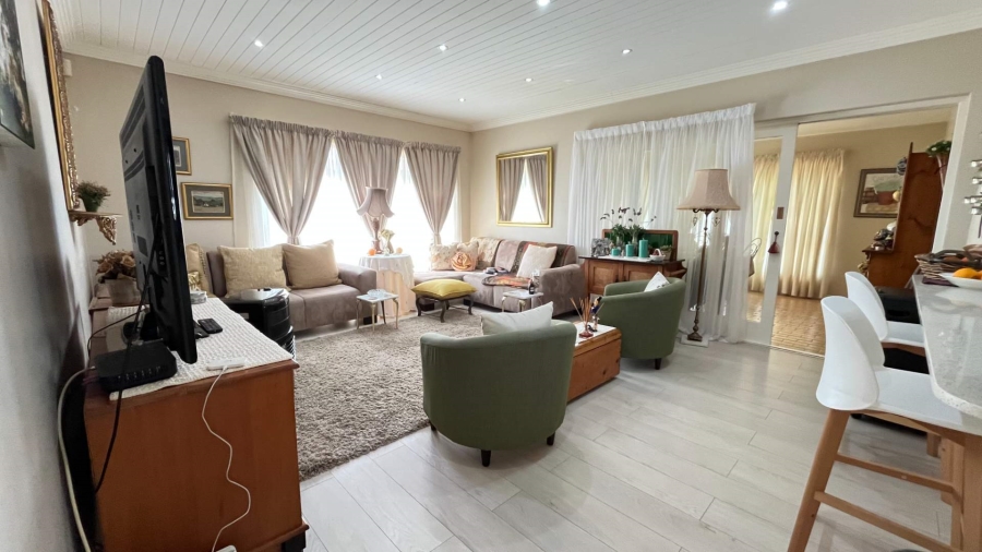4 Bedroom Property for Sale in Hartenbos Central Western Cape